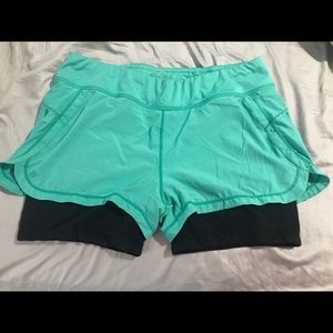 Athleta 2 in 1 pulse shorts XL